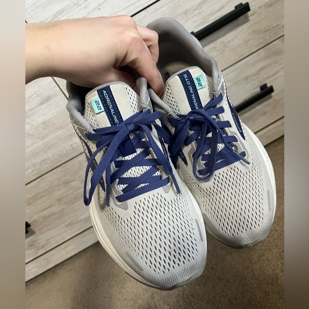 SOLD! Brooks Adrenaline GTS 22 Running Athletic Shoes Womens 9 - Picture 2 of 9